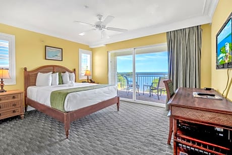 Queen Room with Ocean View and Balcony, Non-Smoking