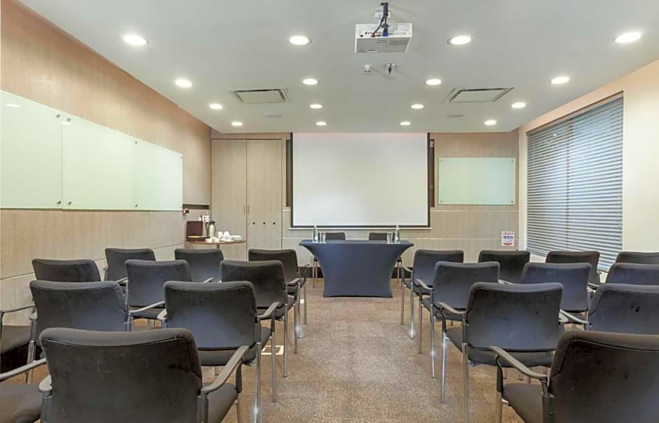 Blue Doors Jazz Apartments