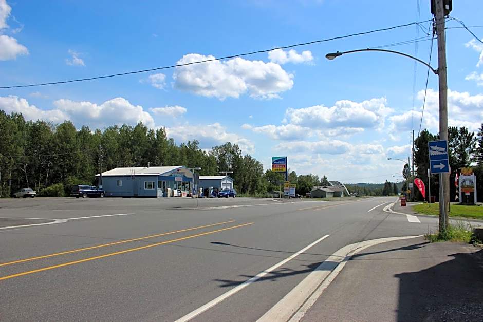 Bay Lake Inn - Frontiersman Motel