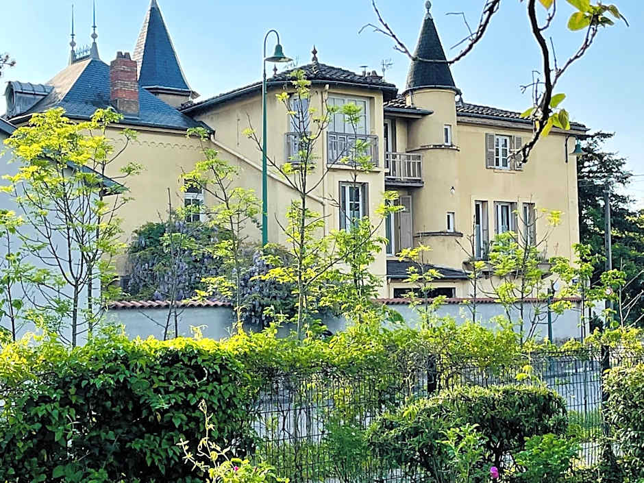 Aux Tourelles 1888 - Tres Proche Lyon #Clim #Piscine #Netflix #Parking Payant Securise