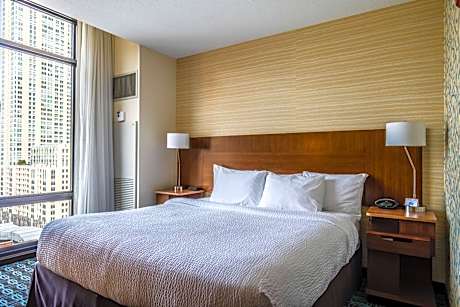King Room with Adapted Tub - Mobility and Hearing Accessible