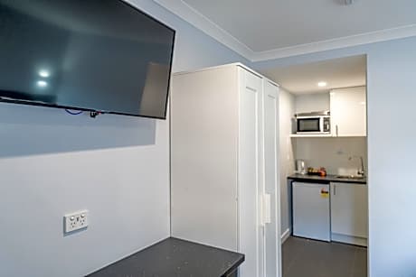 Deluxe Queen + Double