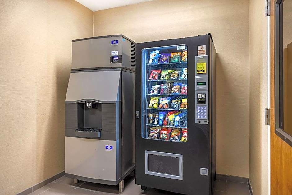 Comfort Inn & Suites At CrossPlex Village