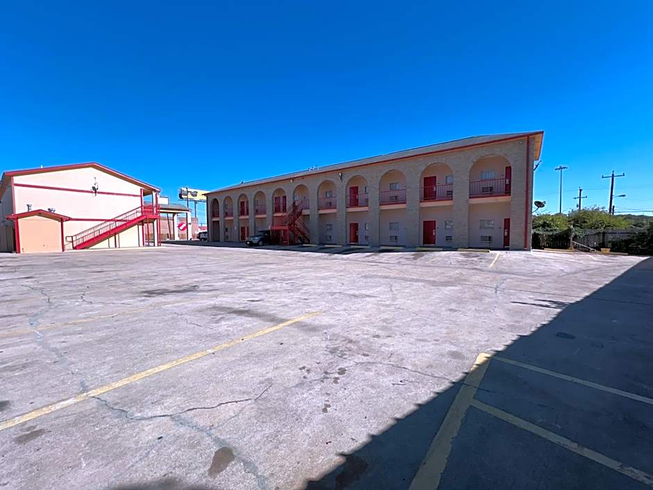 Executive Inn & Suites Lackland AFB