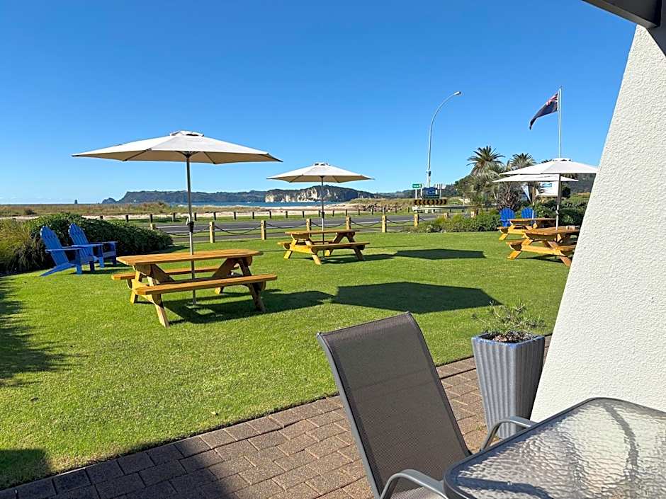 Baileys At The Beach Motel