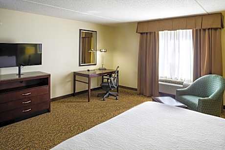 King Room with Bath Tub - Mobility Access