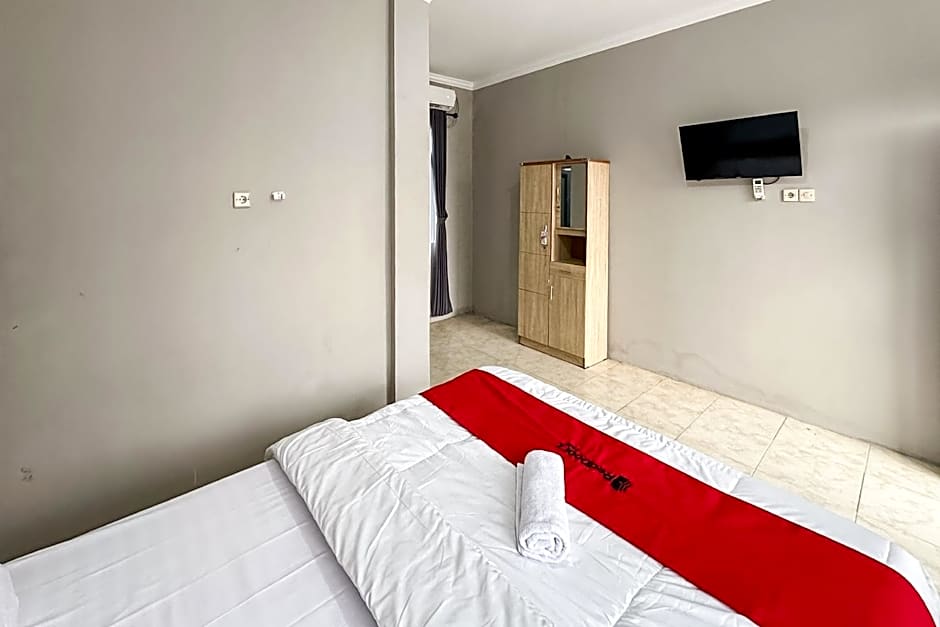 RedDoorz near Maulana Yusuf Stadium Serang