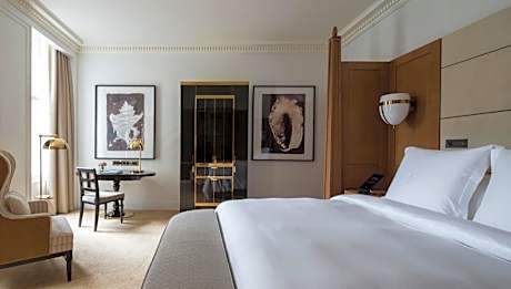 Premier Room king bed