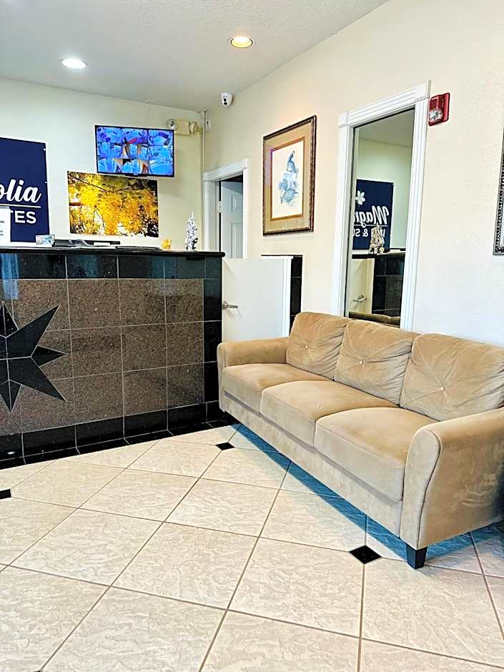 Magnolia Inn and Suites