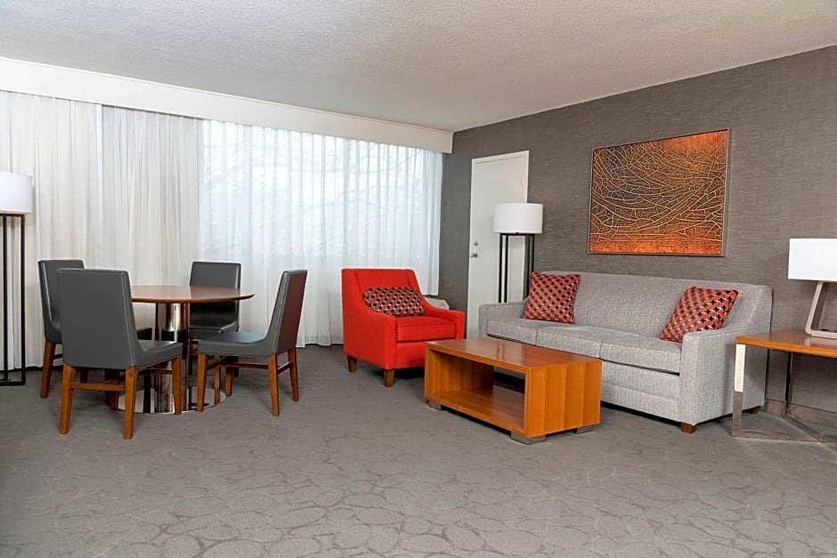 Sonesta Hotel Grand Rapids Airport