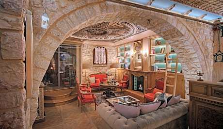 KAMARES Historic Boutique Hotel & Spa