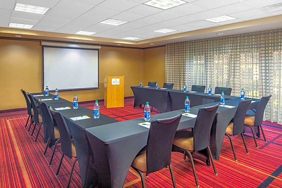 La Quinta Inn & Suites by Wyndham Atlanta Ballpark/Galleria