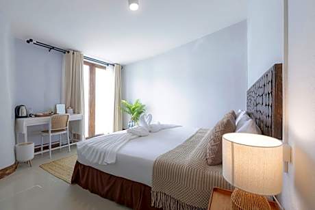 Phi Phi Cozy Seafront Resort