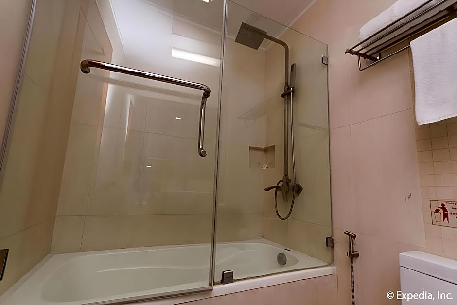 Allure Hotel & Suites