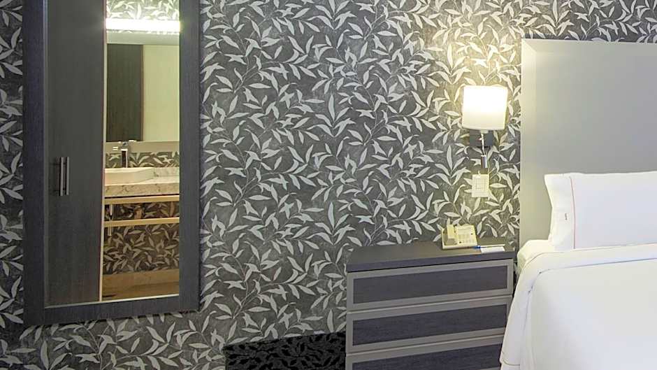 Holiday Inn Express & Suites Queretaro By IHG