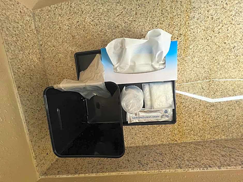 Super 8 by Wyndham Paducah I-24 Exit 4