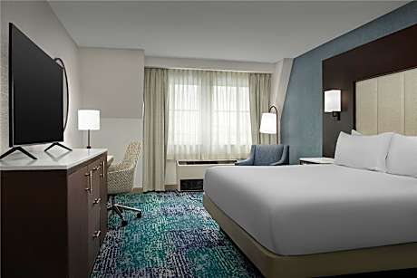 KING BED MOBILITY/HEARING ACC RI SHWR