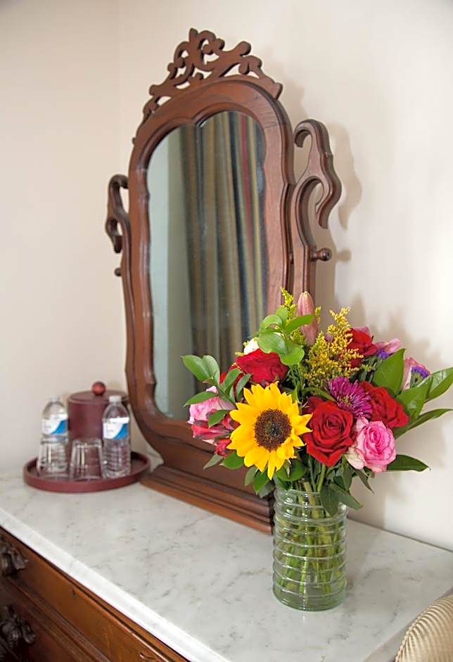 Almondy Inn Bed & Breakfast