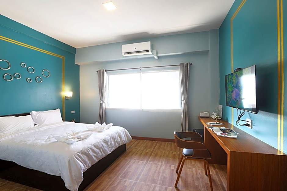 Photo 1 of 4 of Standard 1 Queen Bed