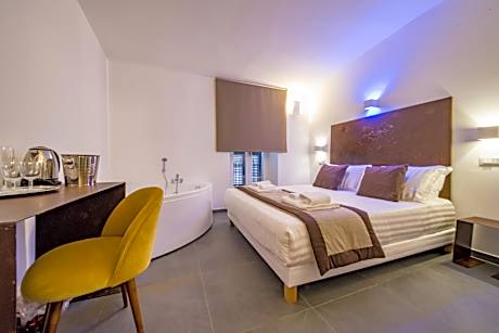 Queen Room with Spa Bath