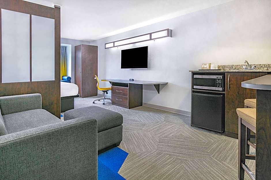 Microtel Inn and Suites by Wyndham Austin Airport