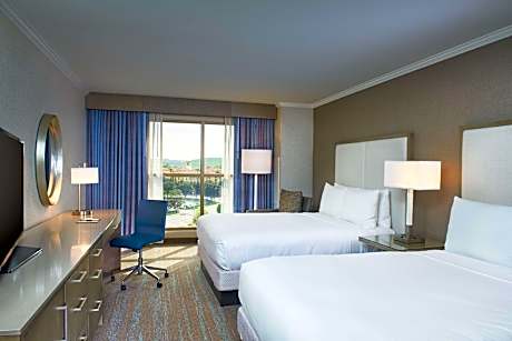 2 QN DLX MOBILITY ACCESSIBLE TUB NO SMOK