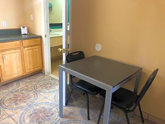 Pinn Road Inn and Suites Lackland AFB and Seaworld