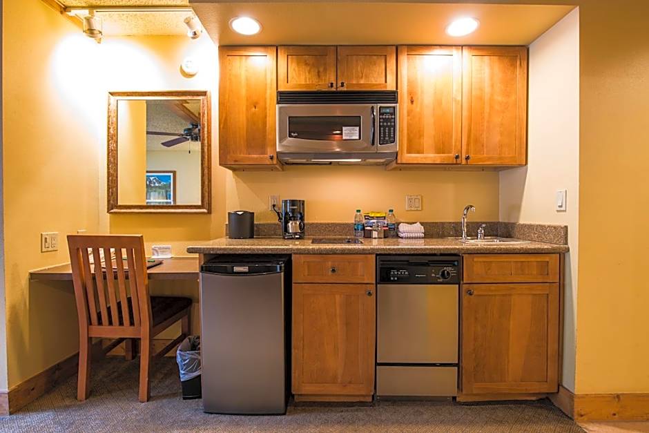 The Grand Lodge Hotel and Suites