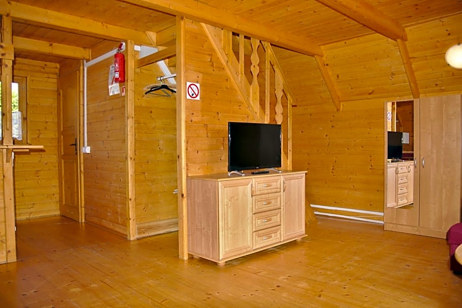 Domki Słoneczko z dostępem do jacuzzi sauny i rowerów