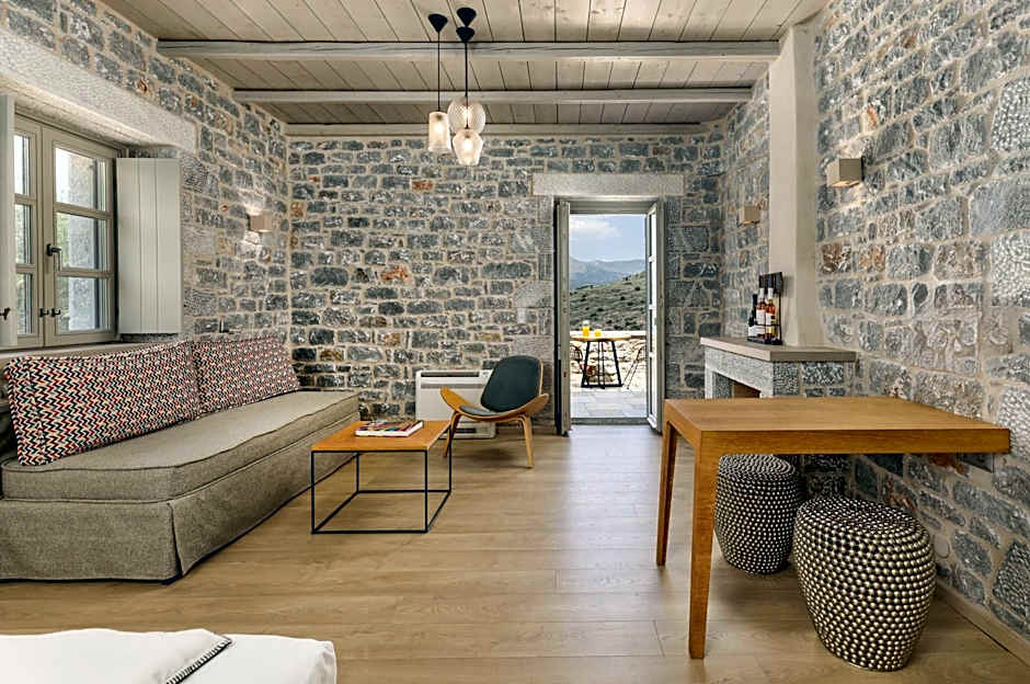 Trapela Limeni Luxury Suites