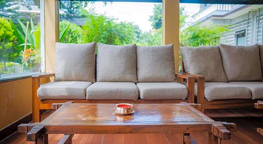 Hotel Crown Himalayas