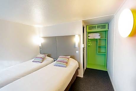 Standard Twin Room with One Single Bed - Up to Ten Years