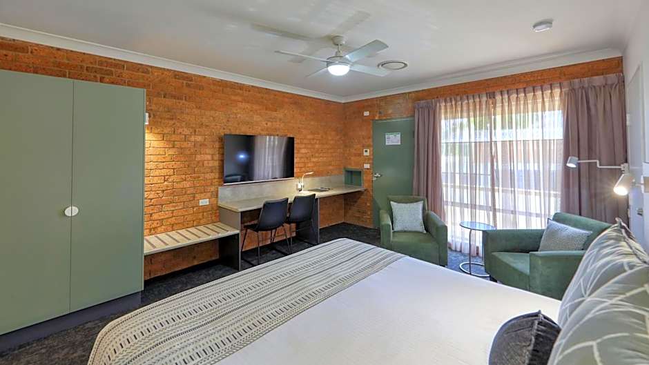 Hamilton Henry Parkes Motor Inn
