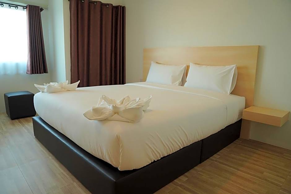 The charlotte smart hotel lopburi