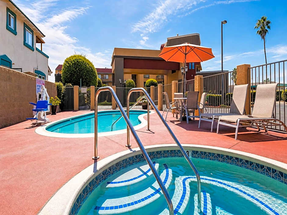 Rancho San Diego Inn & Suites