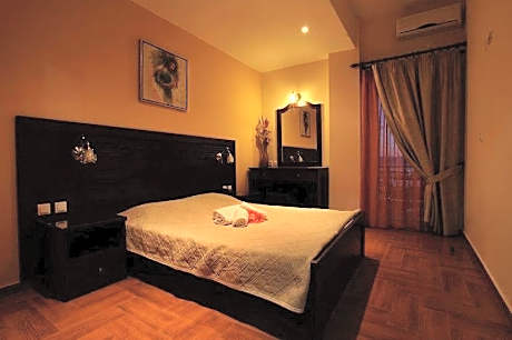 Pantheon Hotel & Suites