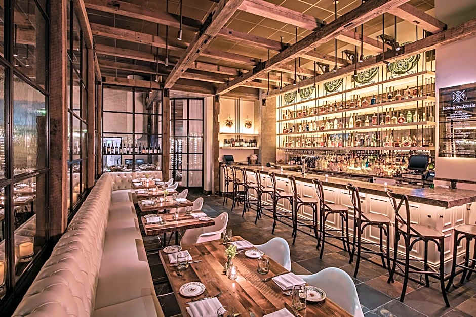 Le Meridien Columbus, The Joseph