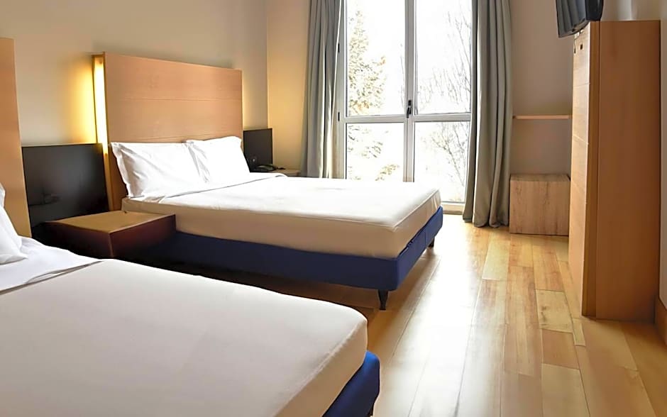Photo 1 of 8 of Triple Room