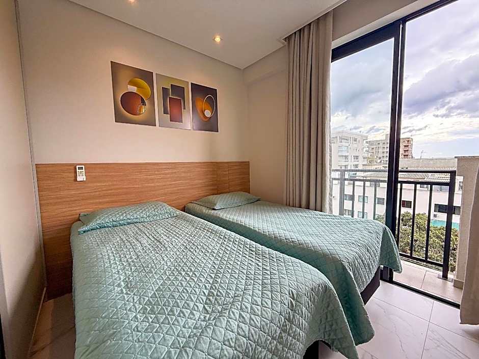 015 - Apartamento alto padrão próximo ao centro e à Praia de Bombas