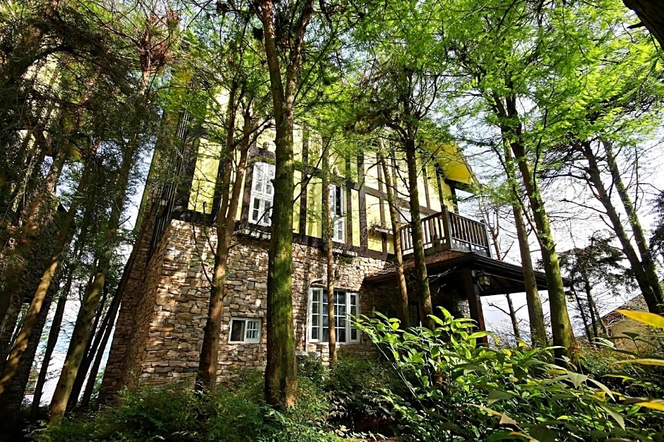 Provence Rose Lodge in Ching Jing B&B