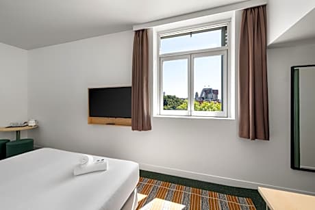 King Opera Harbor View Ensuite