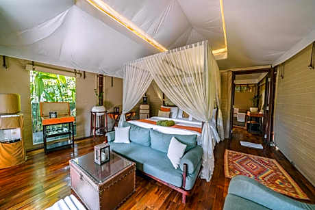 Jungle Jacuzzi Lodge - Adults Only