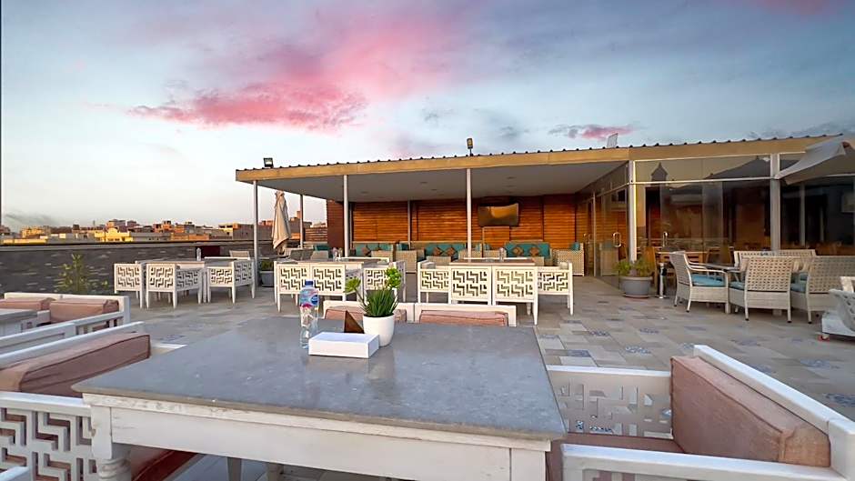 Pyramid Edge Hotel & Exclusive Pyramids View Rooftop