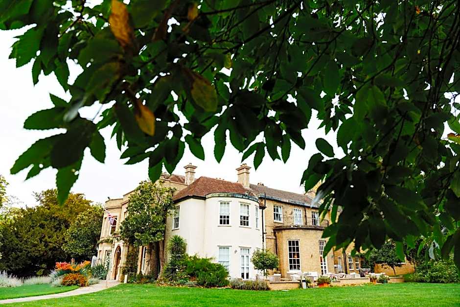 Woodland Manor Hotel