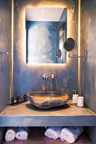 Suite With Private Pool and Sea View