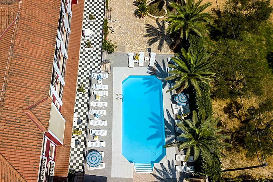 Rose Club Apartments