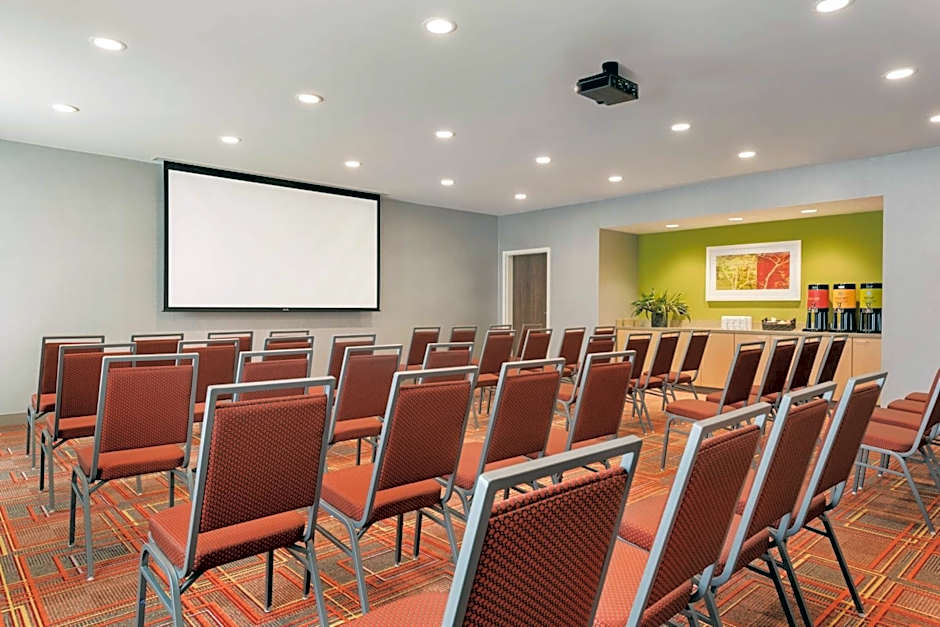 Home2 Suites By Hilton Menomonee Falls Milwaukee