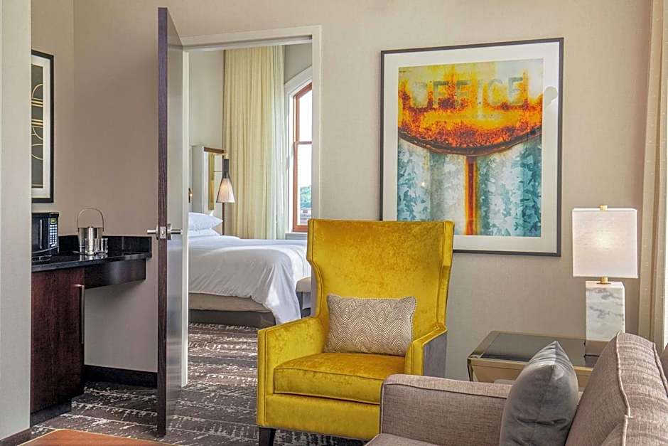 DoubleTree By Hilton Youngstown Downtown