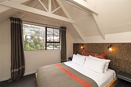 Premium Two Bedroom Apartment with Lake View