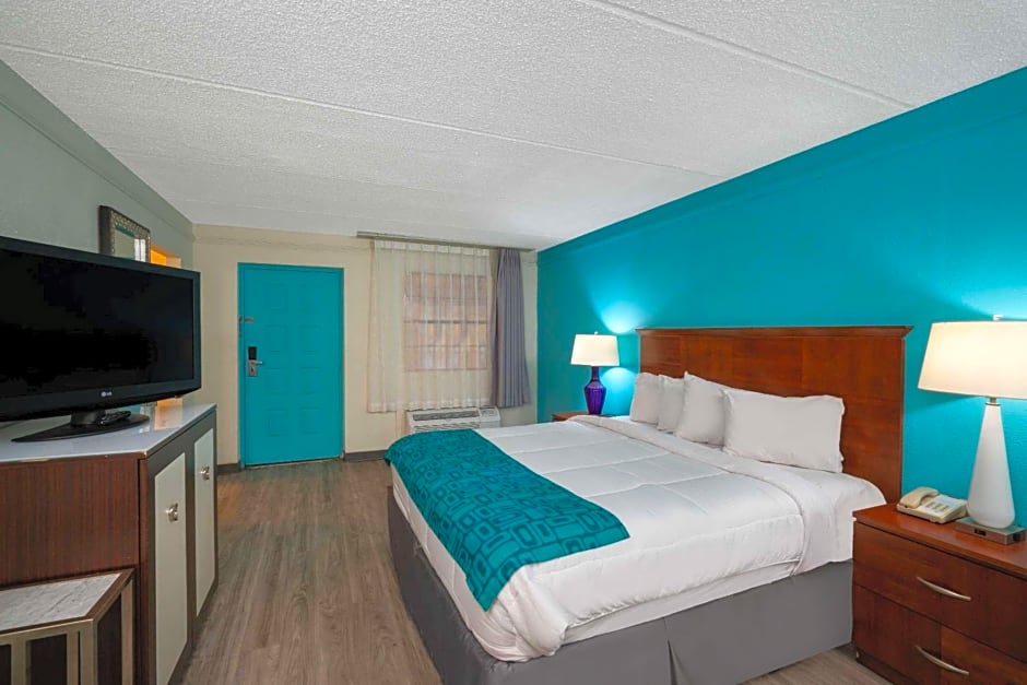 Howard Johnson by Wyndham Atlanta College Park